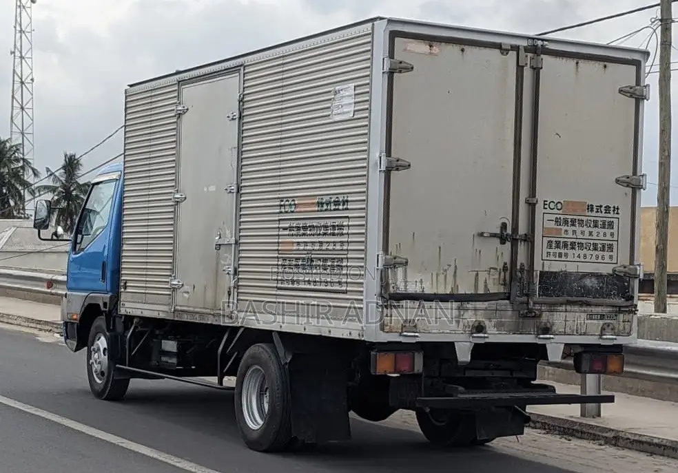 Mitsubishi Canter Box Body Longbase 3.5 Tons Mpya Chasis Unregistered.