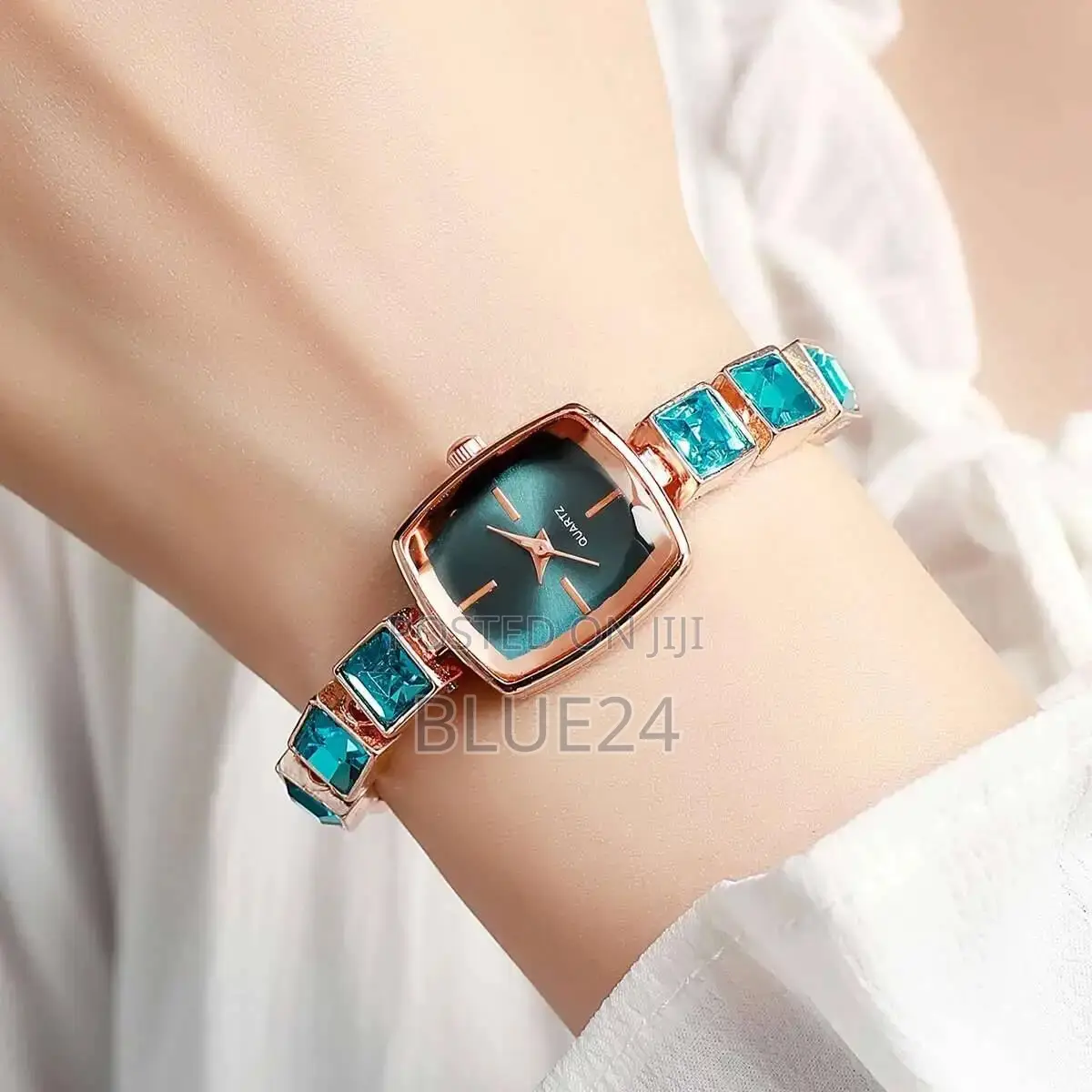 Women’S Fashion Square Quartz Watch – Luxury Rhinestone Bracelet