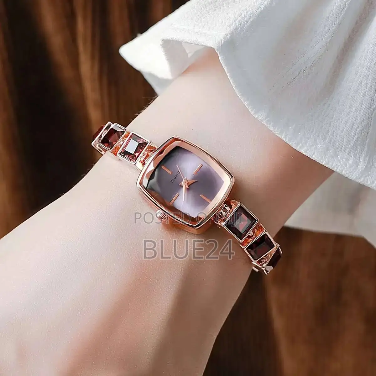 Women’S Fashion Square Quartz Watch – Luxury Rhinestone Bracelet