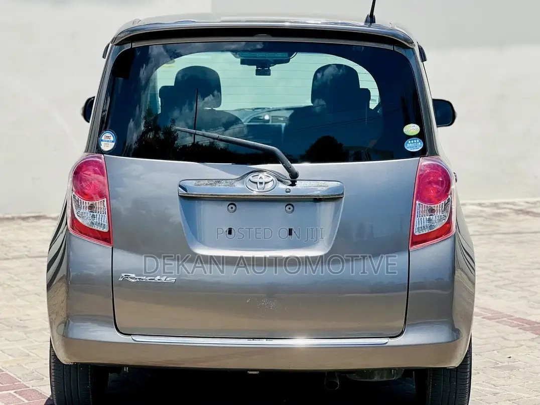 Toyota Ractis 1.5 FWD 2008 Gray