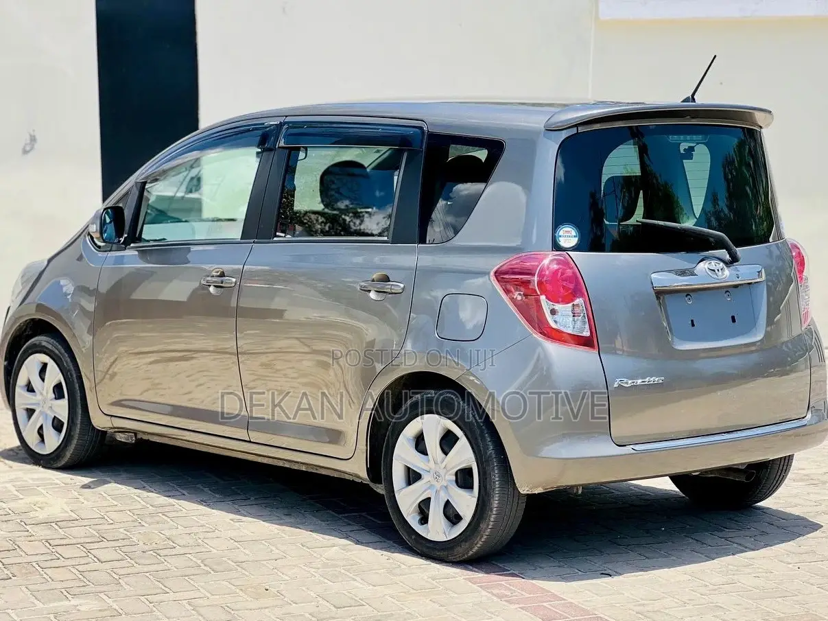 Toyota Ractis 1.5 FWD 2008 Gray