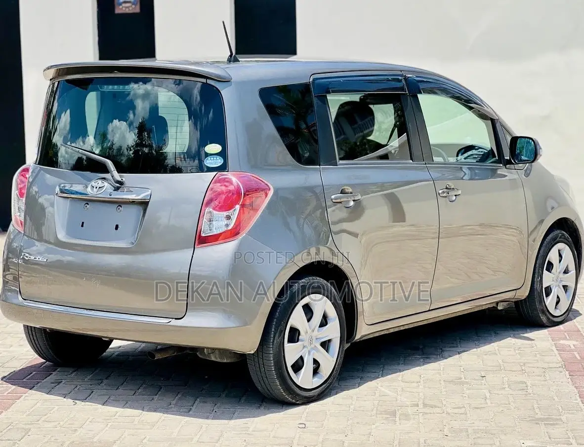 Toyota Ractis 1.5 FWD 2008 Gray