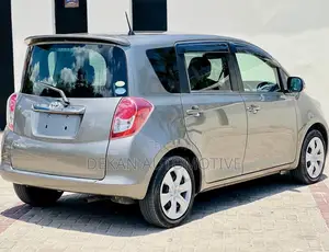 Toyota Ractis 1.5 FWD 2008 Gray