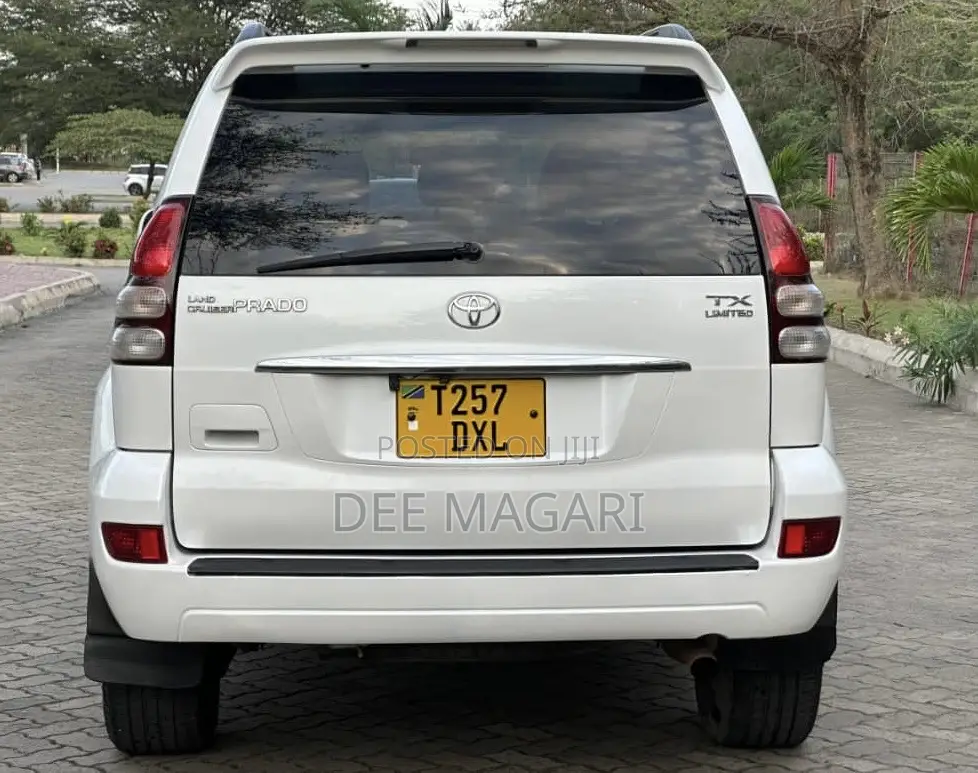 Toyota Land Cruiser Prado 2006 White