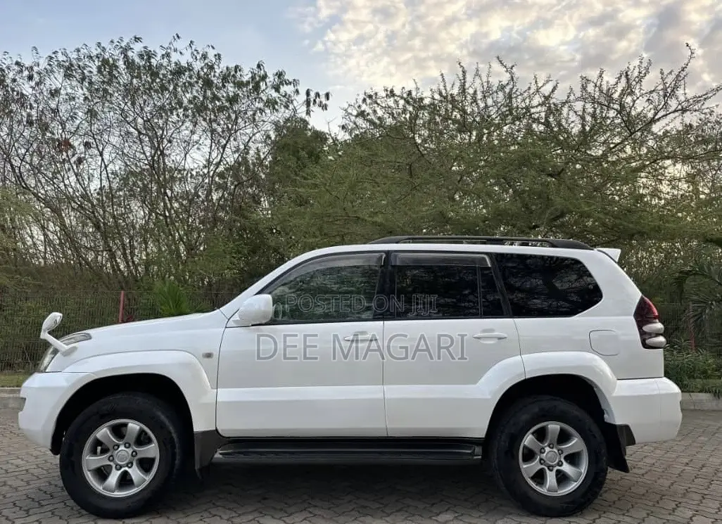 Toyota Land Cruiser Prado 2006 White