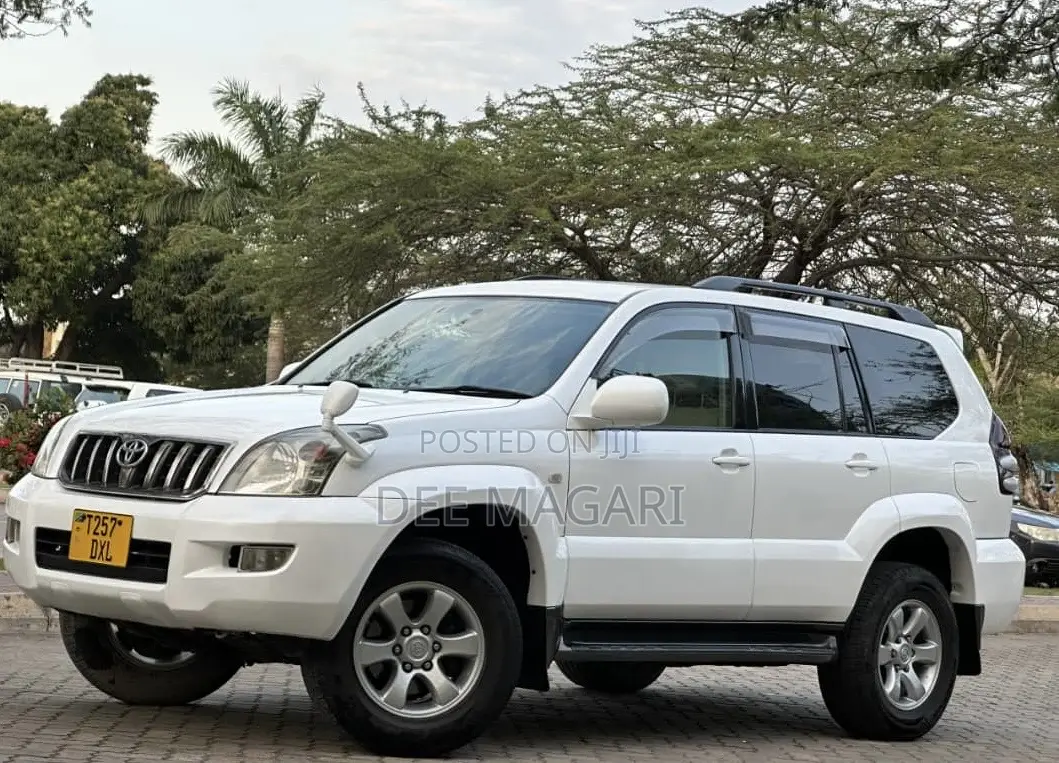 Toyota Land Cruiser Prado 2006 White