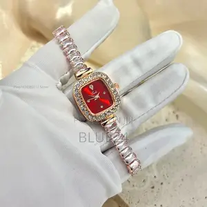 2025 New Temperament Fashionable Square Quartz Wristwatches Light
