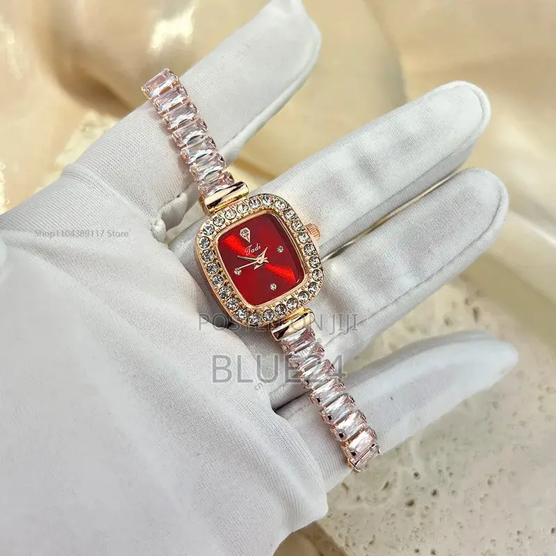 2025 New Temperament Fashionable Square Quartz Wristwatches Light