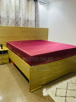 Kitanda Cha 5 Kwa 6 Imara Sana Brown Color
