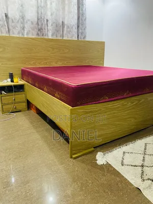 Kitanda Cha 5 Kwa 6 Imara Sana Brown Color