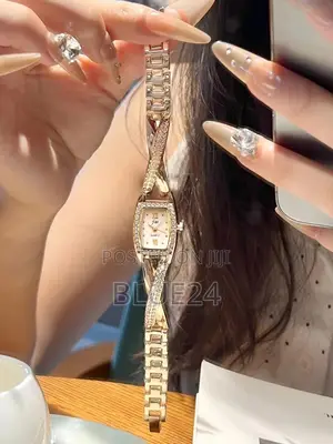 New Bracelet Women Quartz Watch Fashion Diamond Studded Women's Gift