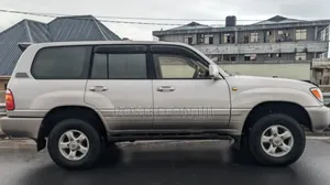 Toyota Land Cruiser 2000 White