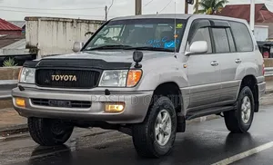 Toyota Land Cruiser 2000 White