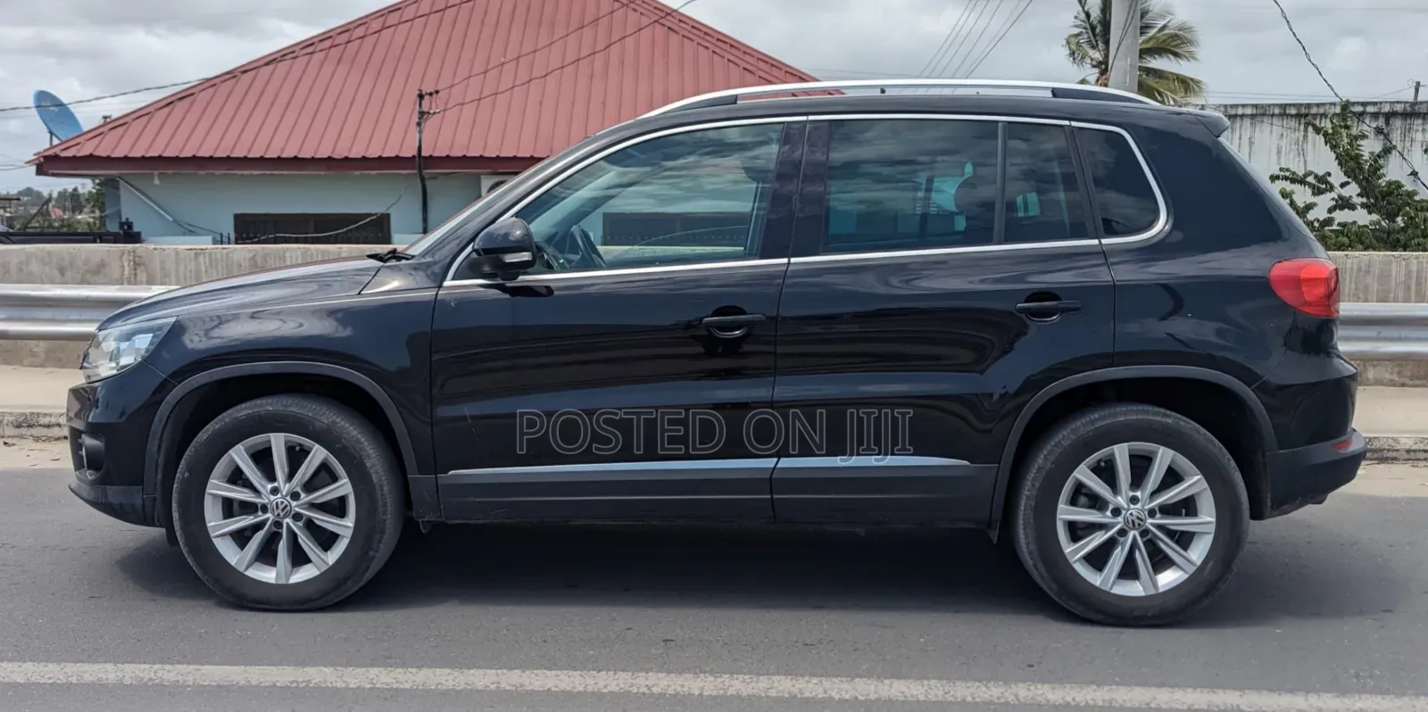 Volkswagen Tiguan 2011 Black