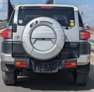 Toyota FJ Cruiser 2011 Silver