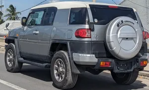 Toyota FJ Cruiser 2011 Silver