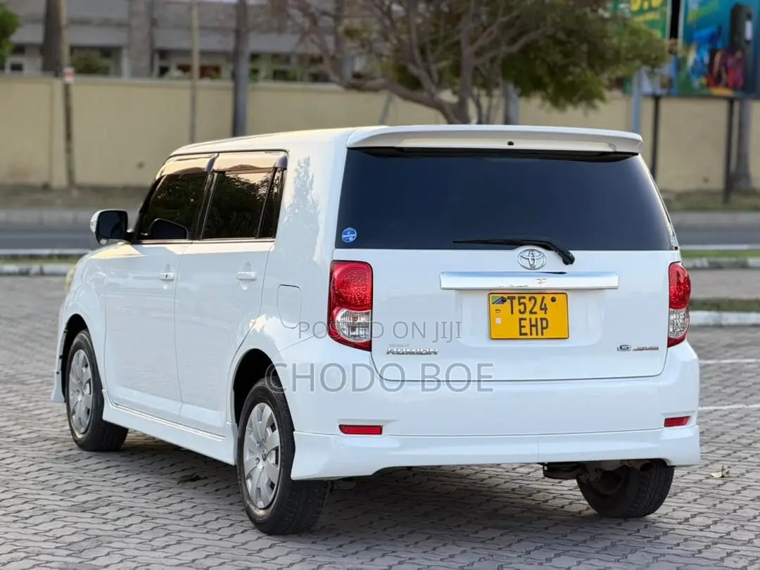 Toyota Corolla Rumion 2010 White