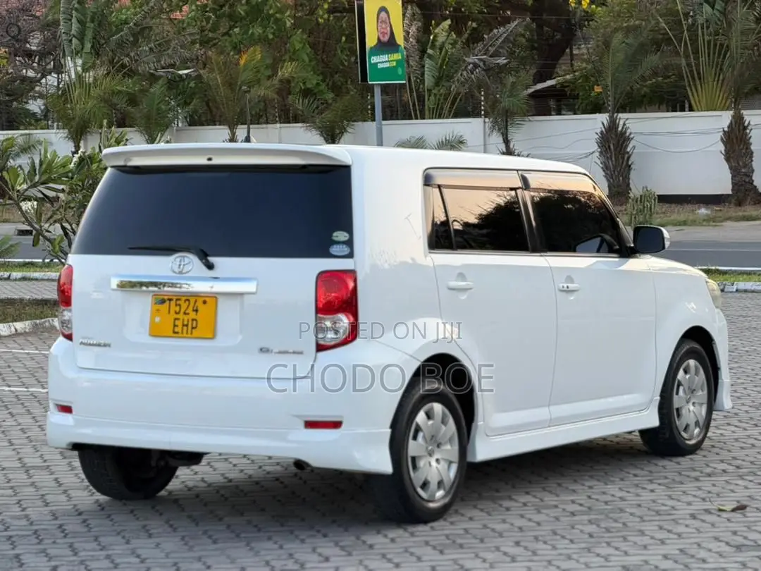Toyota Corolla Rumion 2010 White