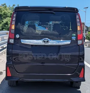 Toyota Noah 2016 Purple