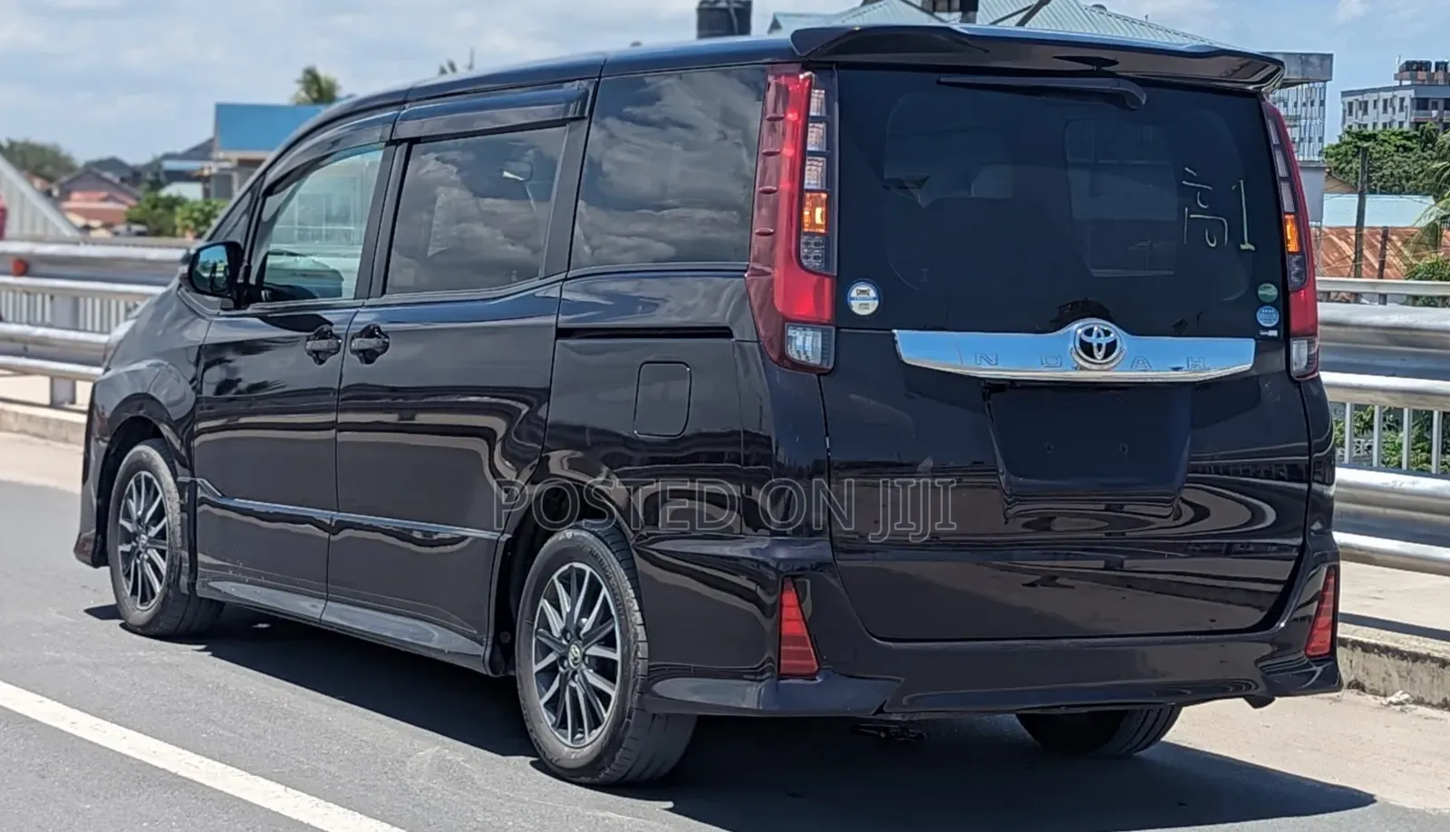 Toyota Noah 2016 Purple