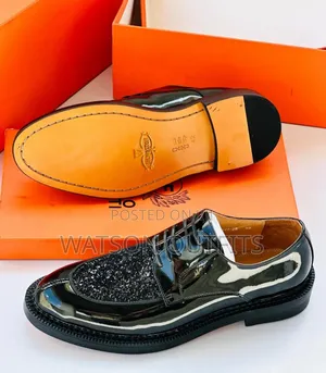 Men's Shoes Very Very Smart With Orange Sole Down