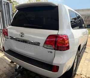 Toyota Land Cruiser 2015 White