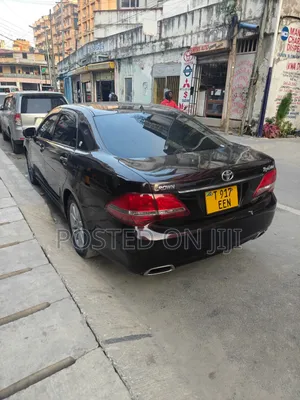 Toyota Crown 2009 Maroon