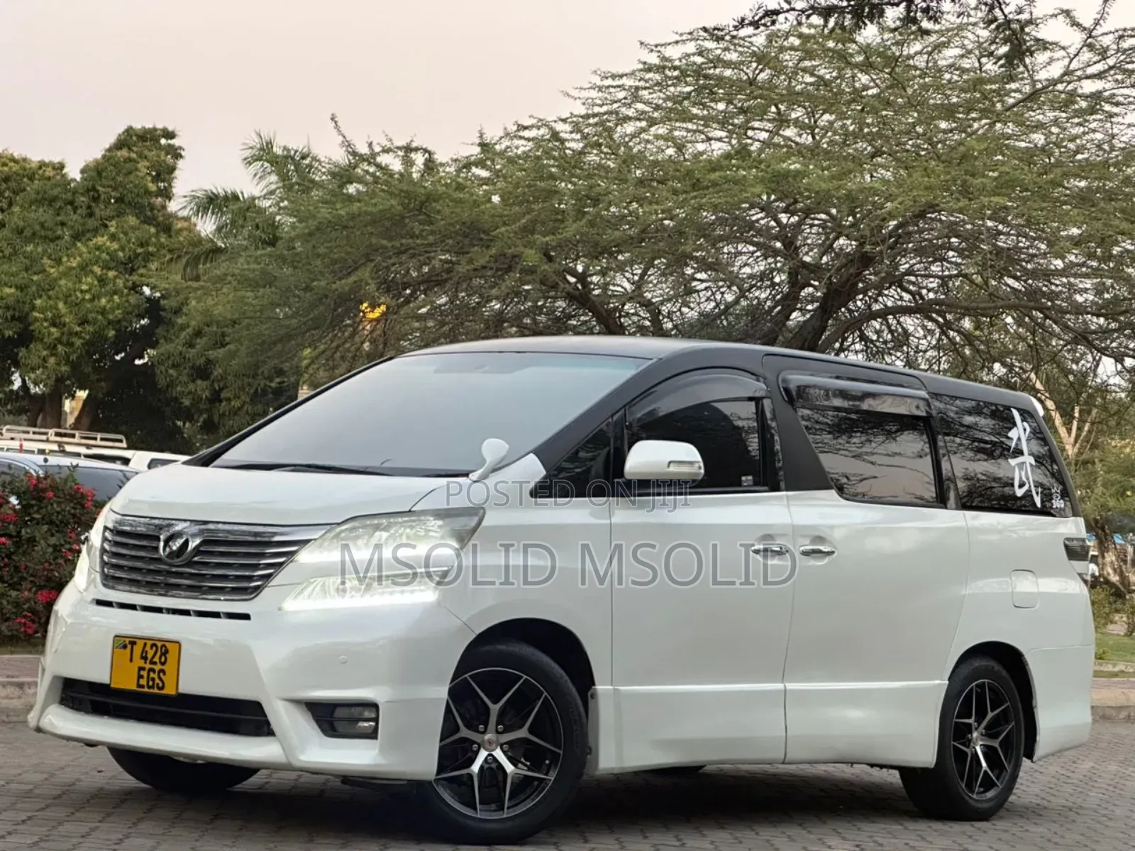 Toyota Vellfire 2008 White