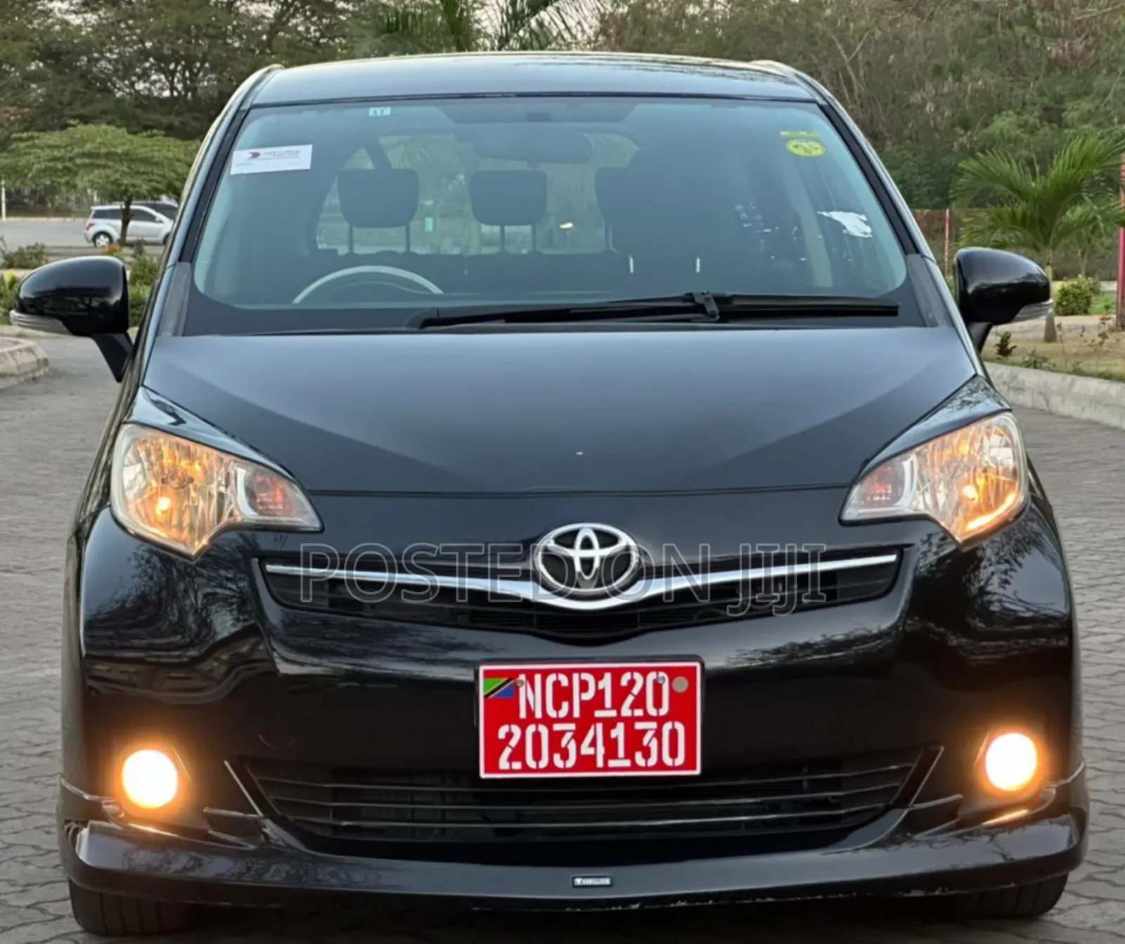 Toyota Ractis 2010 Black