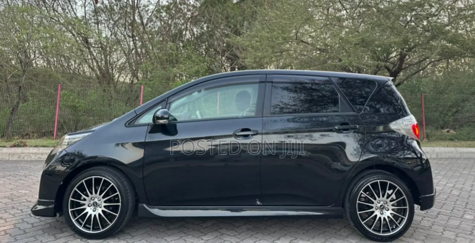 Toyota Ractis 2010 Black