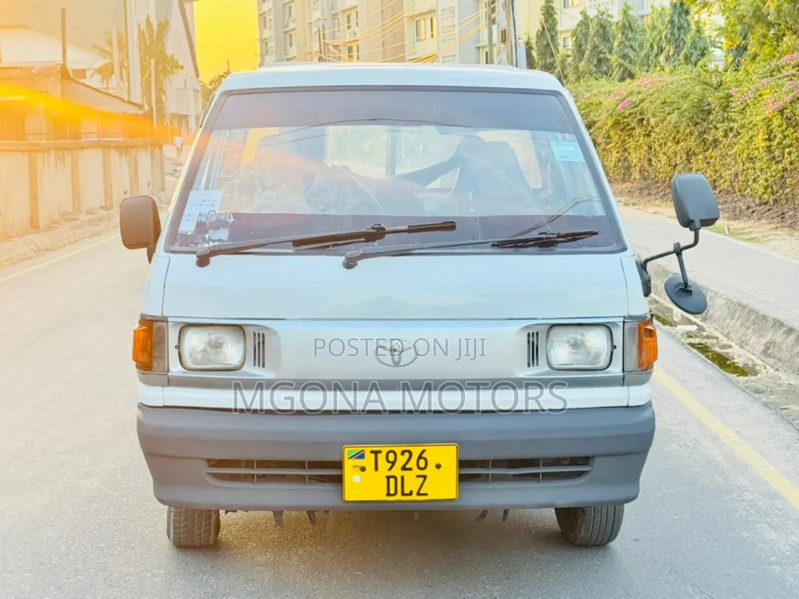 Toyota HiAce 2005 White