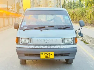 Toyota HiAce 2005 White