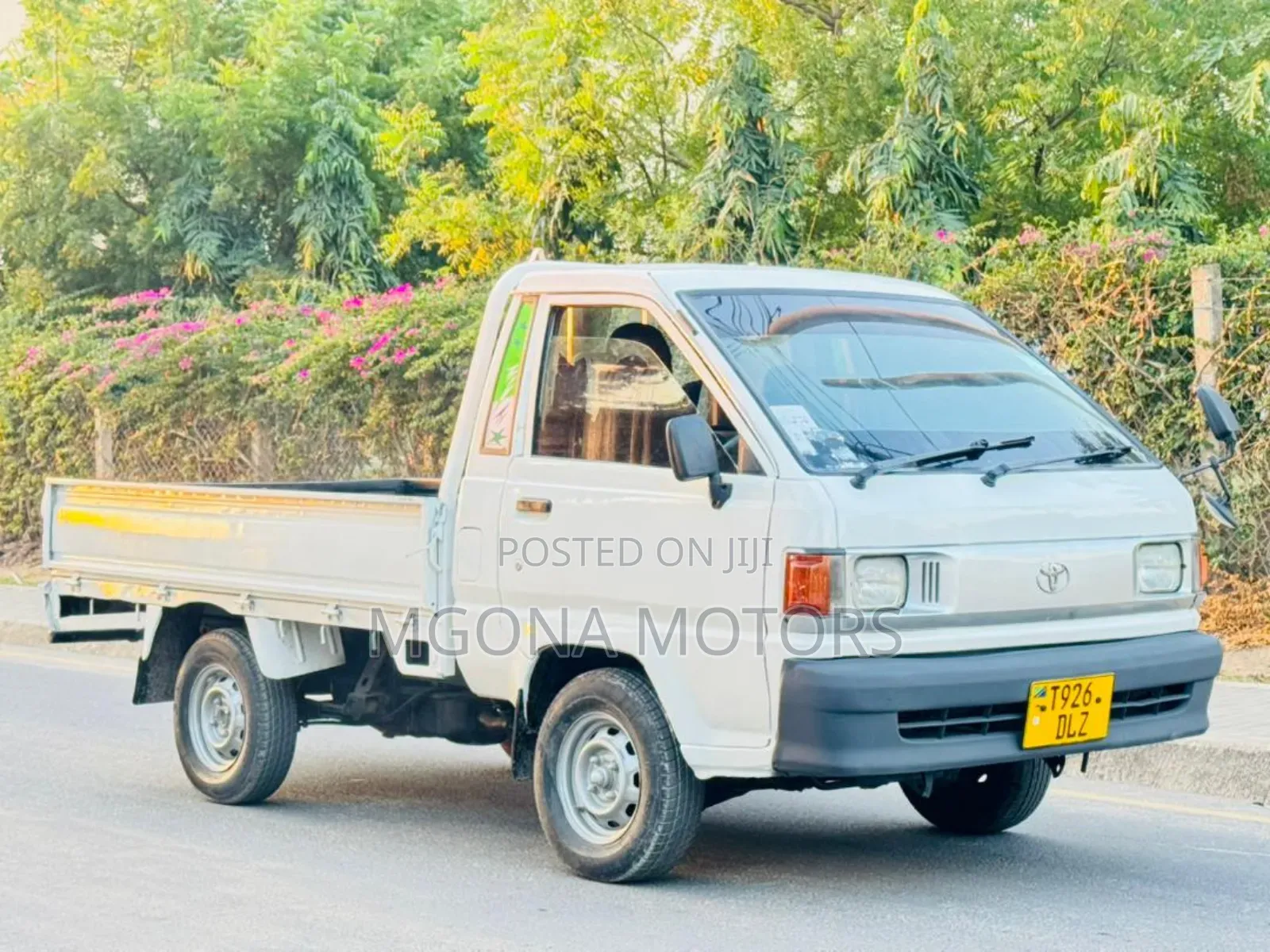 Toyota HiAce 2005 White