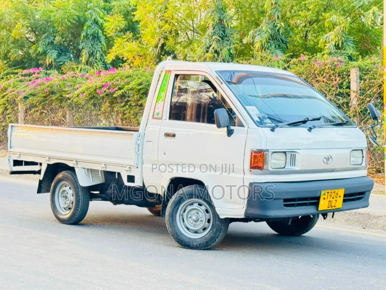 Toyota HiAce 2005 White