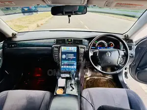 Toyota Crown 2004 Pearl