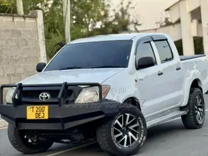 Toyota Hilux 2008 White