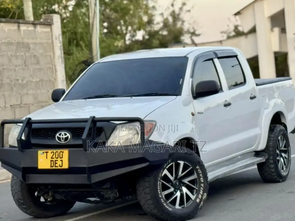 Toyota Hilux 2008 White