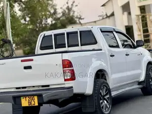 Toyota Hilux 2008 White