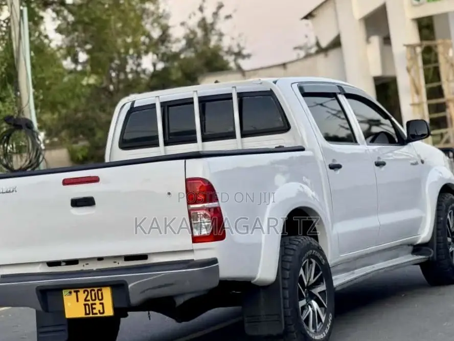 Toyota Hilux 2008 White