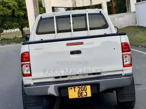 Toyota Hilux 2008 White