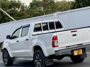 Toyota Hilux 2008 White