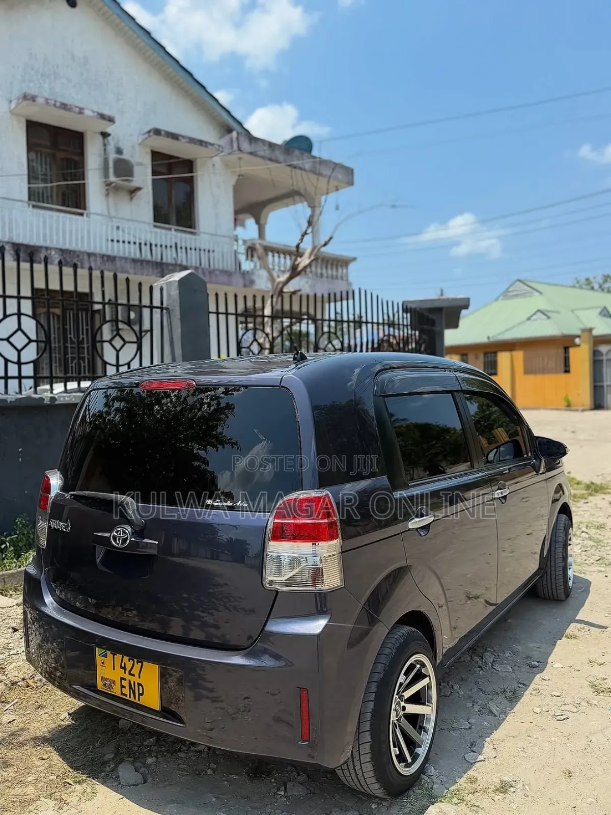 Toyota Spade 2012 Gray