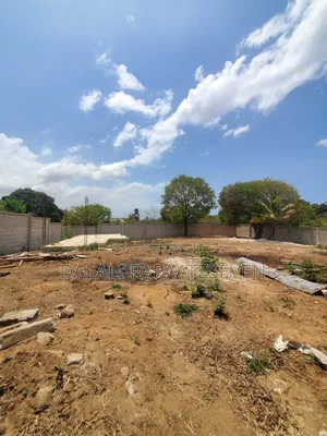 Eneo Lenye Ukubwa Wa SQMT 1000 Linauzwa Lipo Madale Msigani Limepimwa
