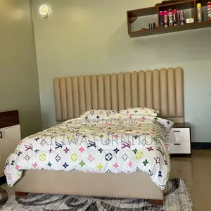 Kitanda 5 6 Na Bedside2