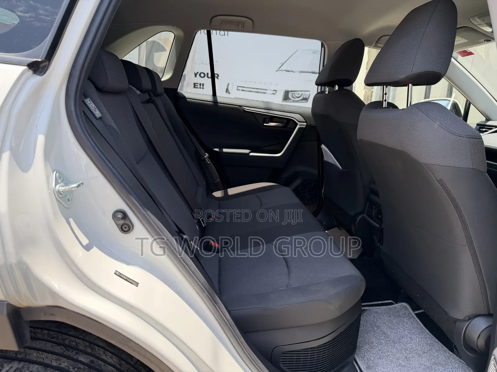 Toyota RAV4 LE AWD 2019 White