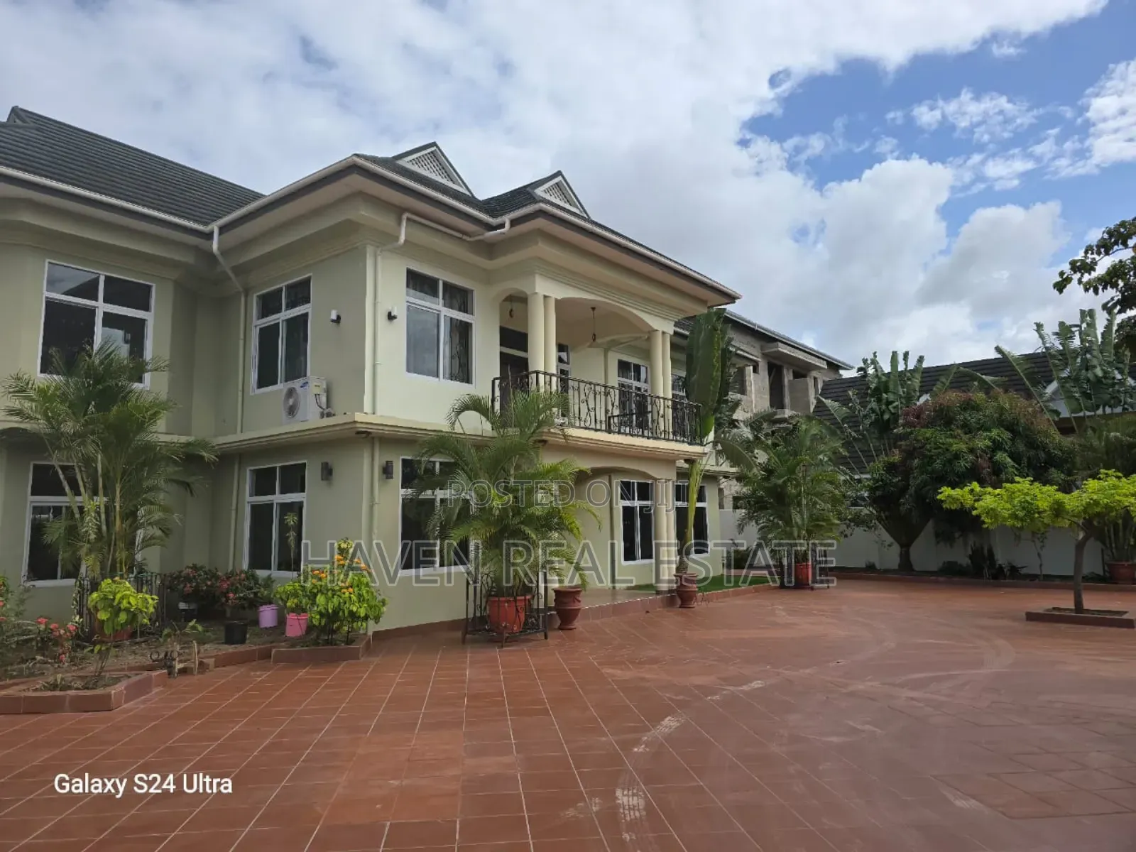 10bdrm House in Mbweni for sale