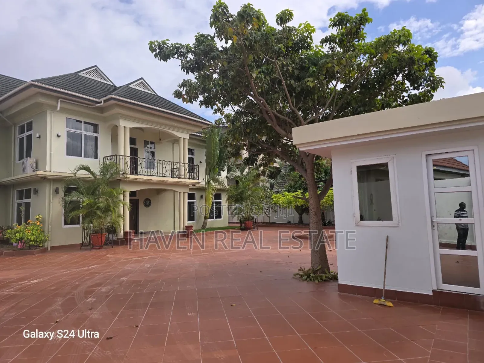 10bdrm House in Mbweni for sale