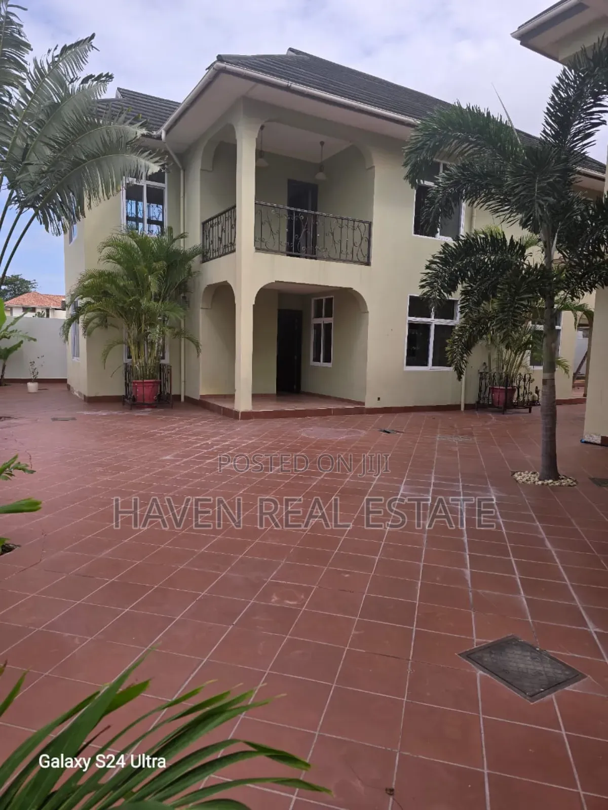 10bdrm House in Mbweni for sale