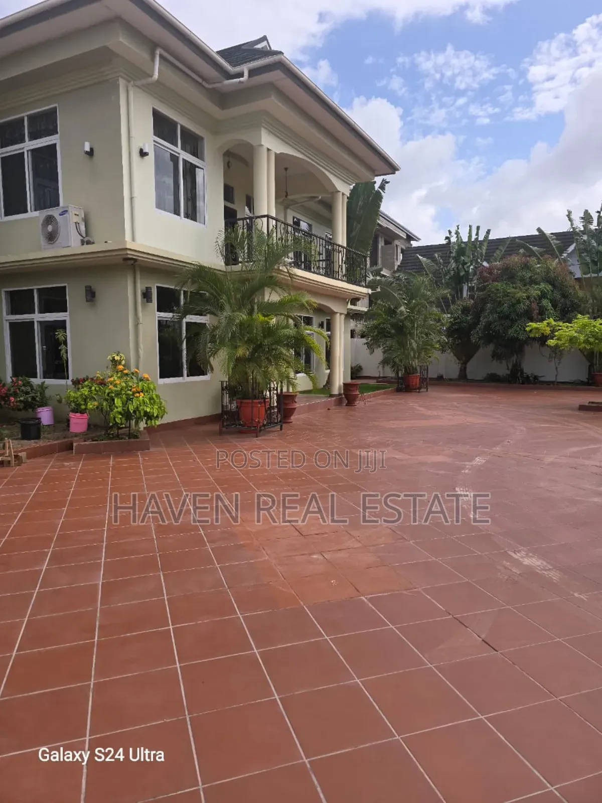 10bdrm House in Mbweni for sale