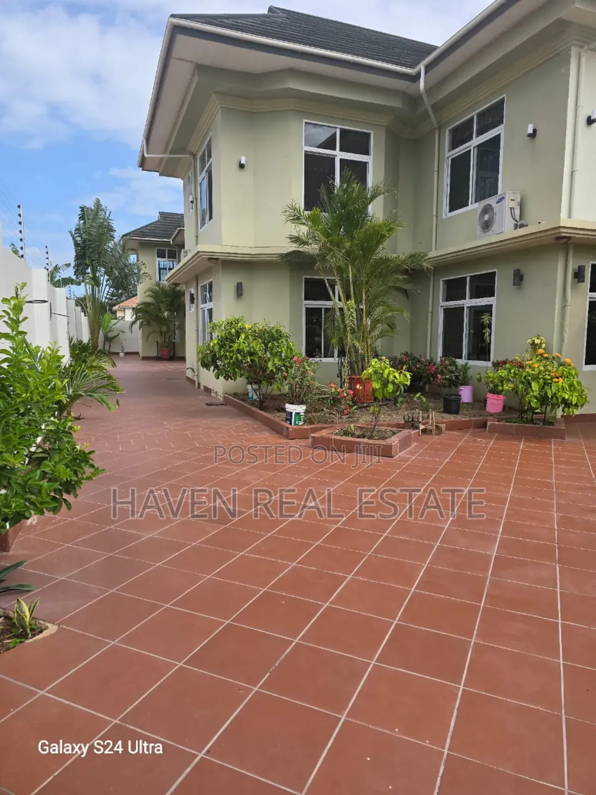10bdrm House in Mbweni for sale